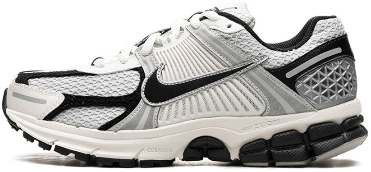 Nike Zoom Vomero 5 ‘Photon Dust ‘ Zwart