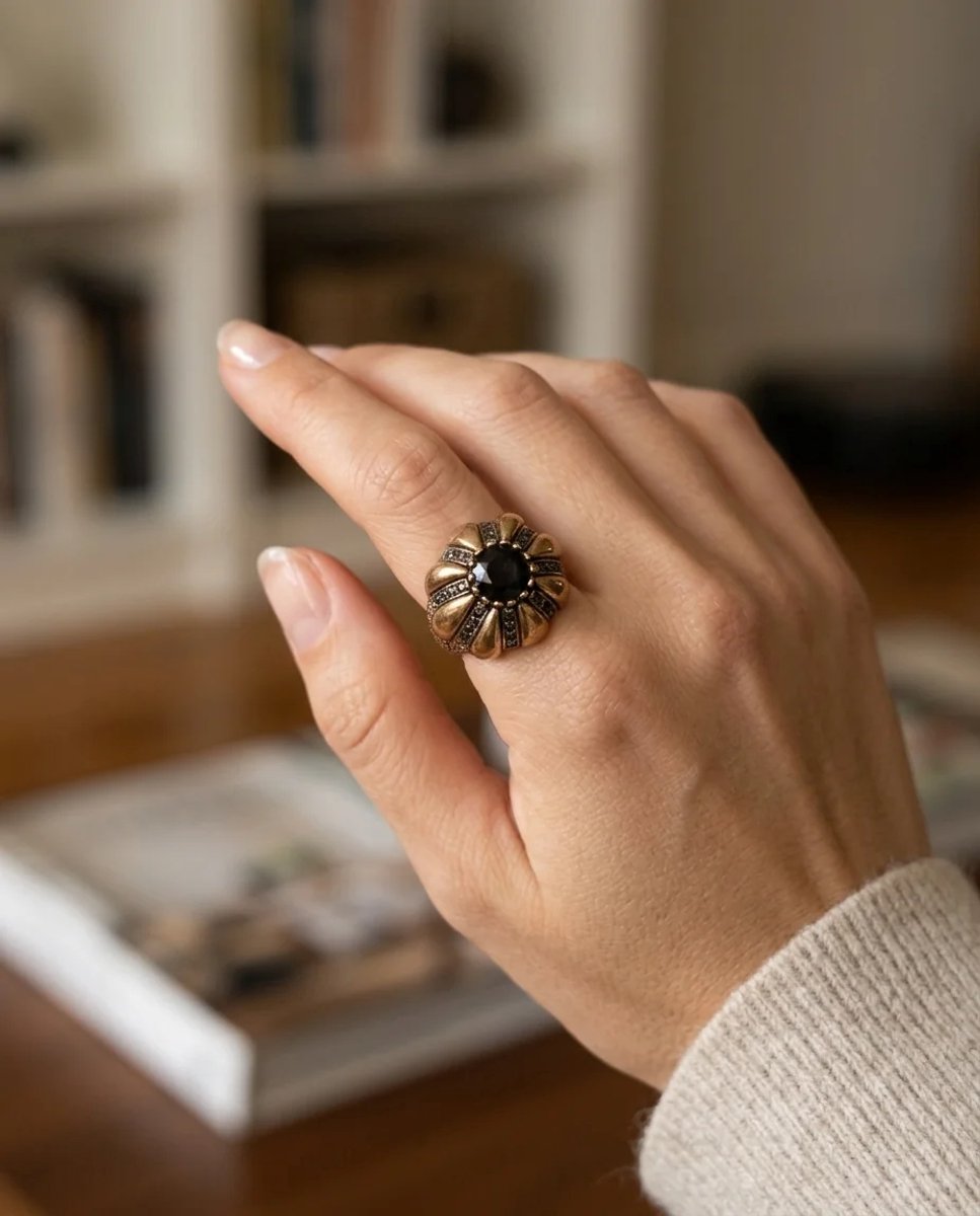 Dorvina Vintage Dames Ring Bronzen Authentiek Sieraad Lacivert Kristallen Steen Antiek Granaatappel Model Vruchtbaarheidssymbool Verstelbaar