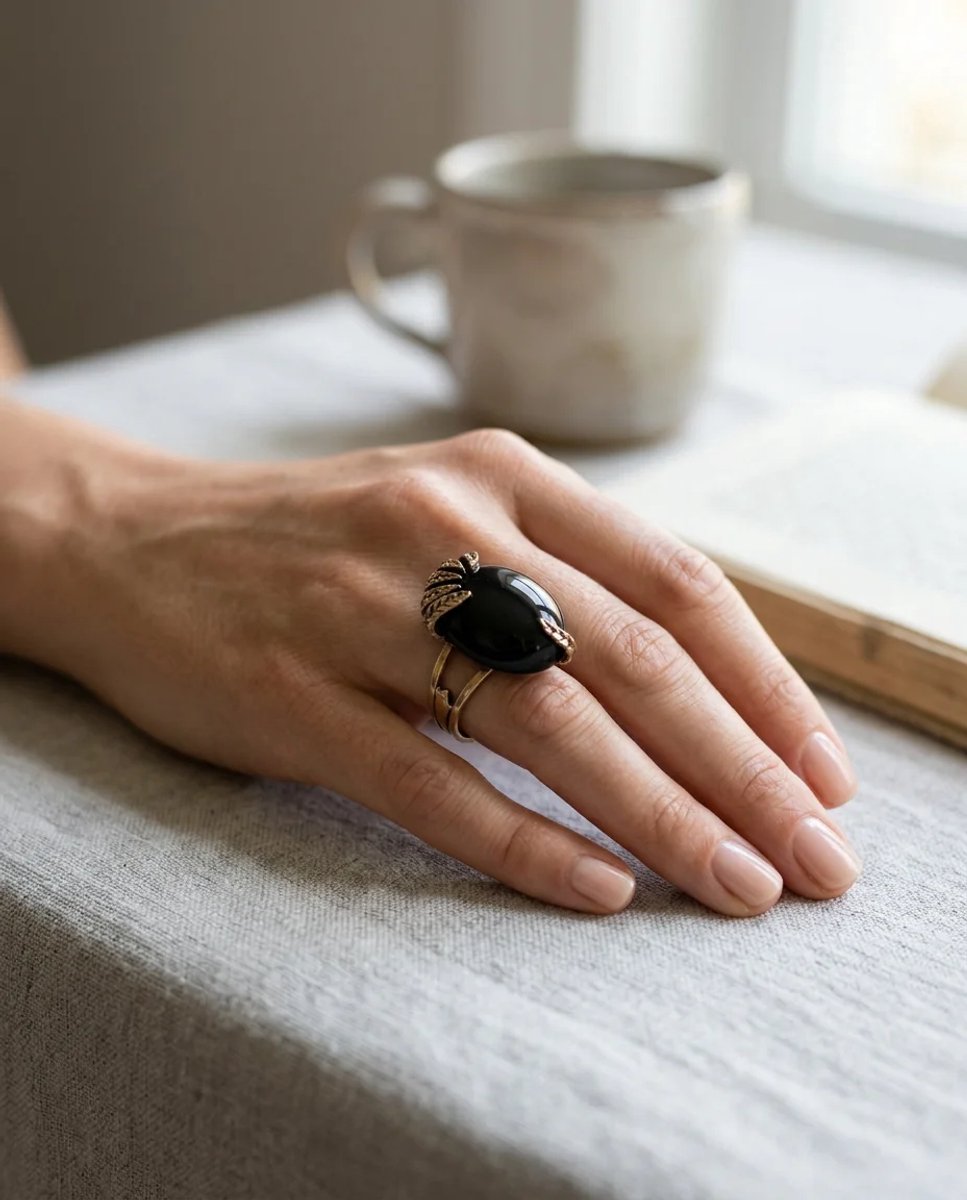 Dorvina Bronzen Dames Ring Antiek Sieraad Zwart Kristallen Steen Ovaal Model Verstelbaar Vintage Ring