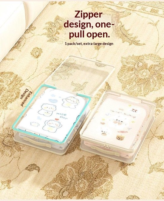Twee lichtbeige opbergdozen met transparant deksel, één open met kleding met berenprint, de ander gesloten. Tekst 'Zipper design, one-pull open'.