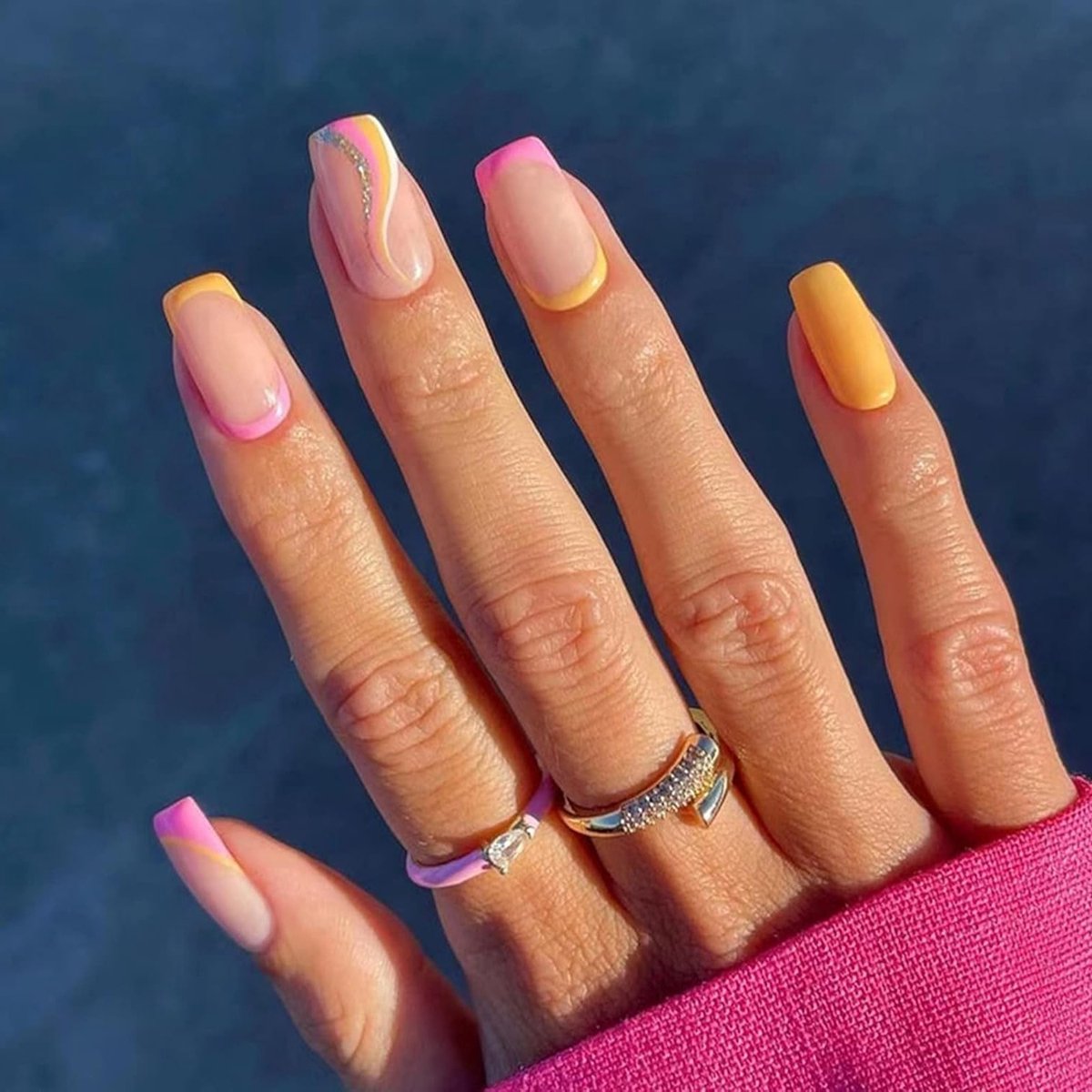 24 Stuks Vierkante Valse Nagels Franse Korte Roze Witte Amandelvormige Nagels met Lijm voor Nagelkunst en Manicure voor Vrouwen en Meisjes