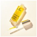 Nuxe Super Serum flesje met gouden serum en druppelaar op een lichte achtergrond.