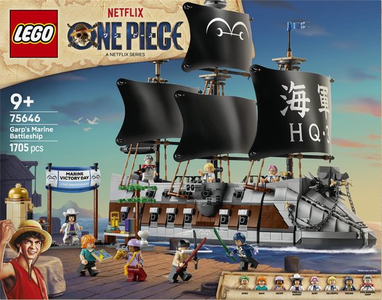 LEGO Garp's Marine Battleship met zwarte zeilen en diverse minifiguren op een houten dok.