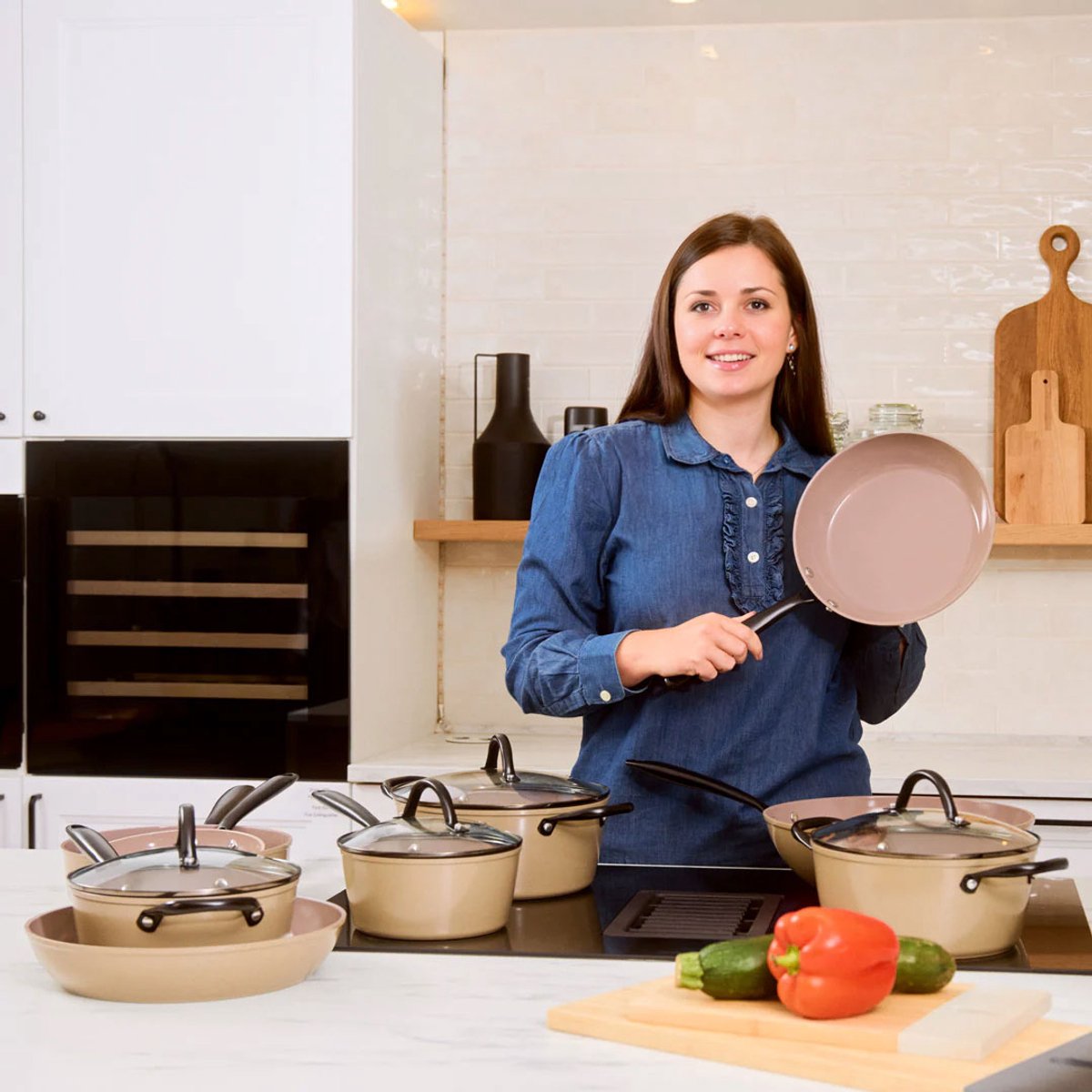 Cook & Pan 9-Delige Pannenset Taupe of Mind - PFAS vrij - Alle Warmtebronnen - Pannen Set met 7 jaar Garantie - Krasbestendige Anti Aanbaklaag - Vaatwasserbestendig - Gas, Inductie, Elektrisch, Oven - Koekenpan, Wokpan, Steelpan, Hapjespan, Kookpot – foto 2