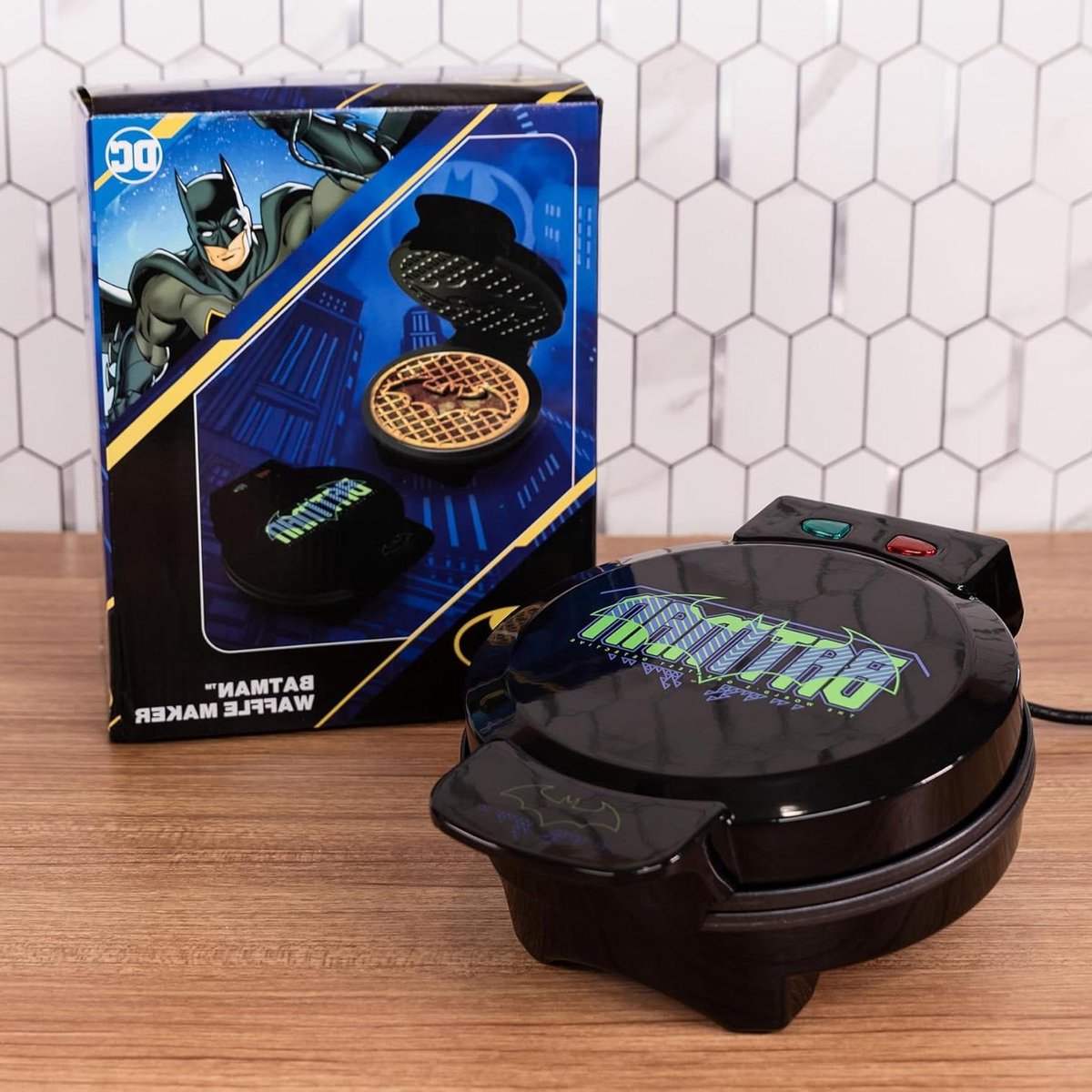 Wafelijzer Batman - Wafelmaker Keuken - Ontbijt Maken - Batman Logo Vorm - 26.8 x 13 x 21 cm - Zwart