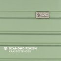 Gedetailleerd beeld van de "Diamond Finish" krasbestendige textuur van de groene koffer.