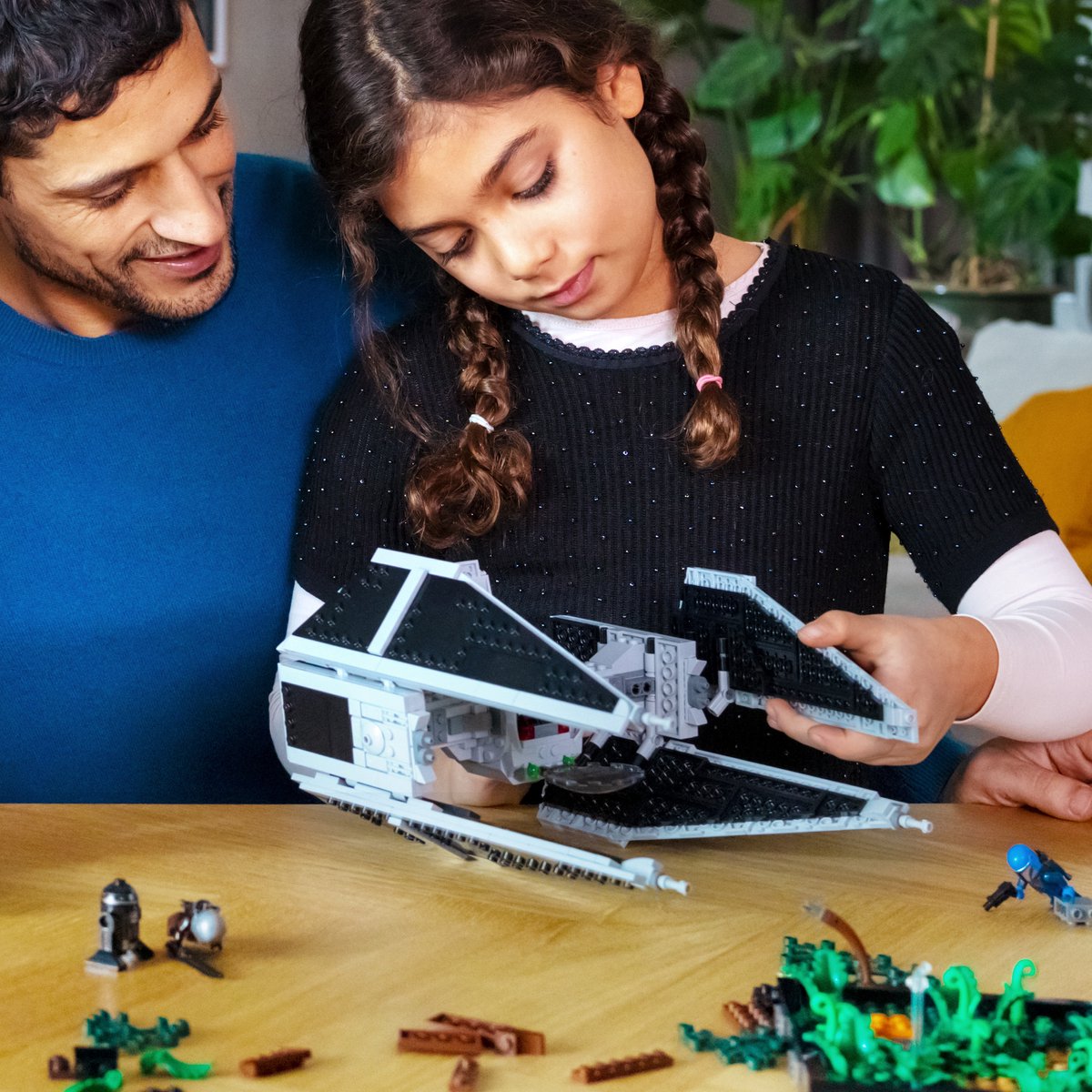 LEGO Star Wars Mandalorian Fang Fighter vs. TIE Interceptor Set - 75348 — afbeelding 18