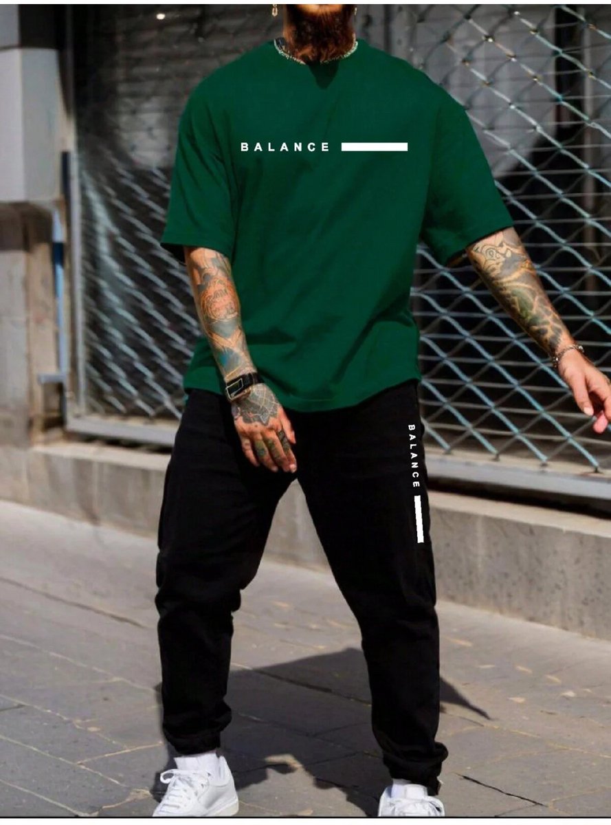 Trendy Oversized Donkergroen T-shirt met 'Balance' Print en Comfortabele Jogger Broek voor Mannen - 2XL-3XL
