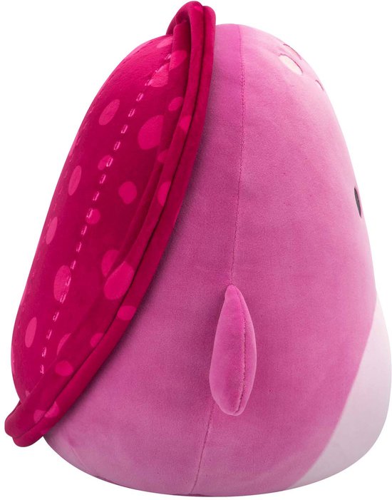 Zij aanzicht van een roze zeeschildpad knuffel met een gestippelde rode rug.