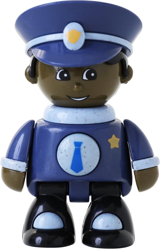Blauwe politieagent met bruine huid, pet, shirt met stropdas en ster. Zwarte schoenen met blauwe accenten.
