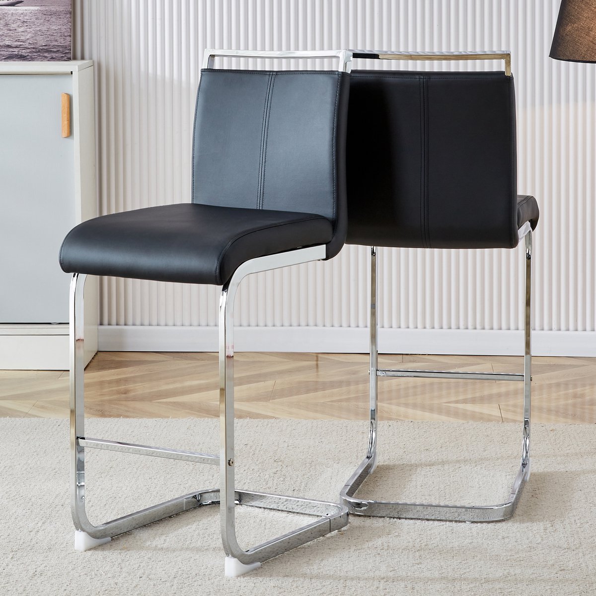 Wishdor Barstoelen Set Van 2 - Met Rugleuning En Voetsteun - Strak Ontwerp - Voor Woonruimte Of Commerciële Ruimte - Metaal En PU-Kunstleer - Zwart En Zilver - Totale Hoogte 96,5 Cm - Zithoogte 63,5 Cm Zwart + Zilver