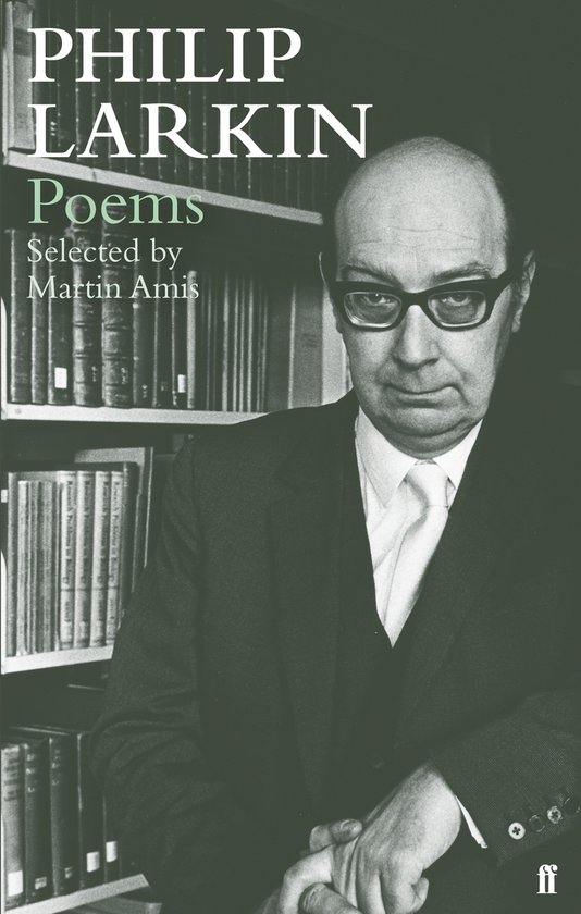 Philip Larkin Poems Sélectionné par Martin Amis. Portrait d'un homme avec des lunettes, vêtu d'un costume, avec une bibliothèque en arrière-plan.
