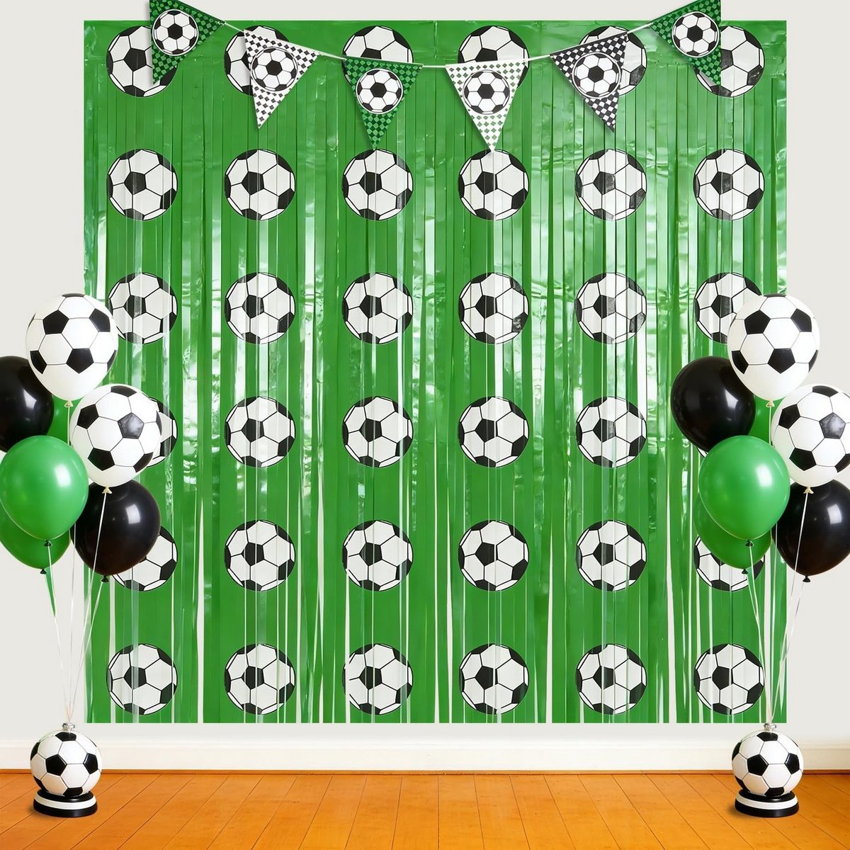 Tweede Verjaardagsfeest Voetbal Decoraties met Franje Gordijnen, Groene Tinsel Folie Achtergrond en Fotostreamers voor Sportthema Feestjes, 3.35x6.64ft