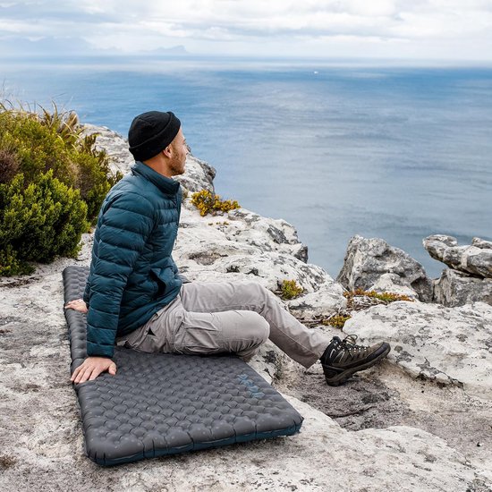 Naturehike Ultralichte warmtereflecterende slaapmat - Tuye R-waarde 3,5 - 7 cm dik luchtbed - Opblaasbaar & Compact voor winterkamperen - Zwart van Naturehike — afbeelding 5