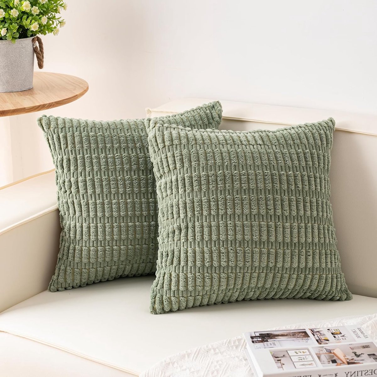 SKIEHAN Set van 2 Ribfluwelen Kussenslopen - 45 x 45 cm (18x18 inch) - Zachte Gestreepte Hoezen - Stijlvol Decor voor Bank, Woonkamer & Bed - Effen Kleur - Lichtgroen
