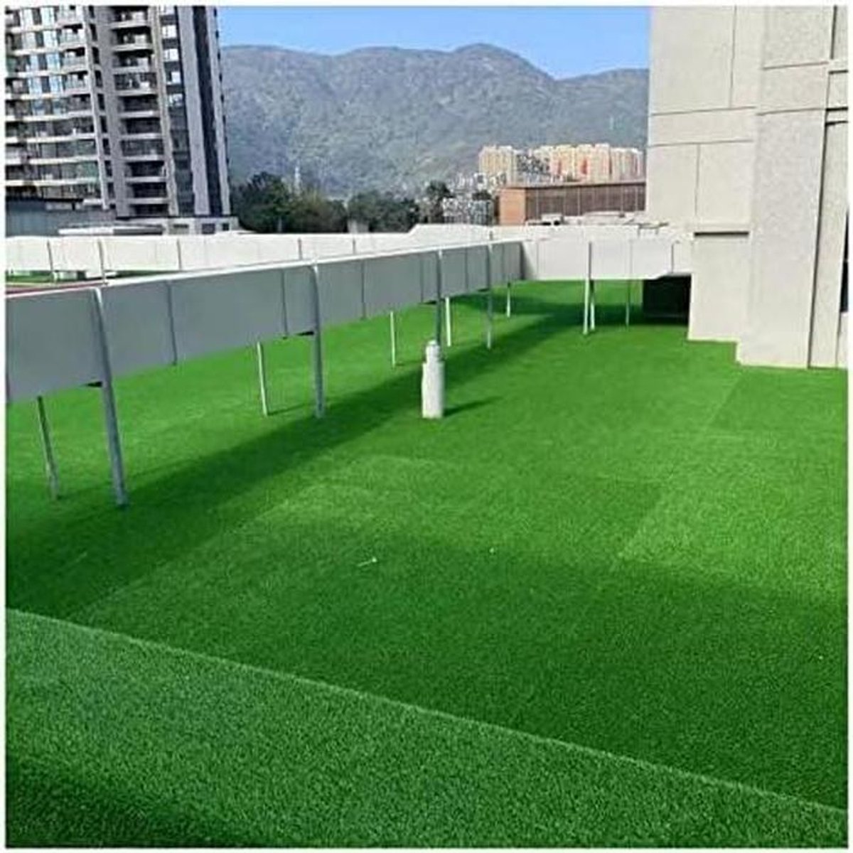 Kunstgras Tapijt - Tuin Gazon - Terras Aankleden - Met Drainage Gaten - 3.00 m Breed - Groen