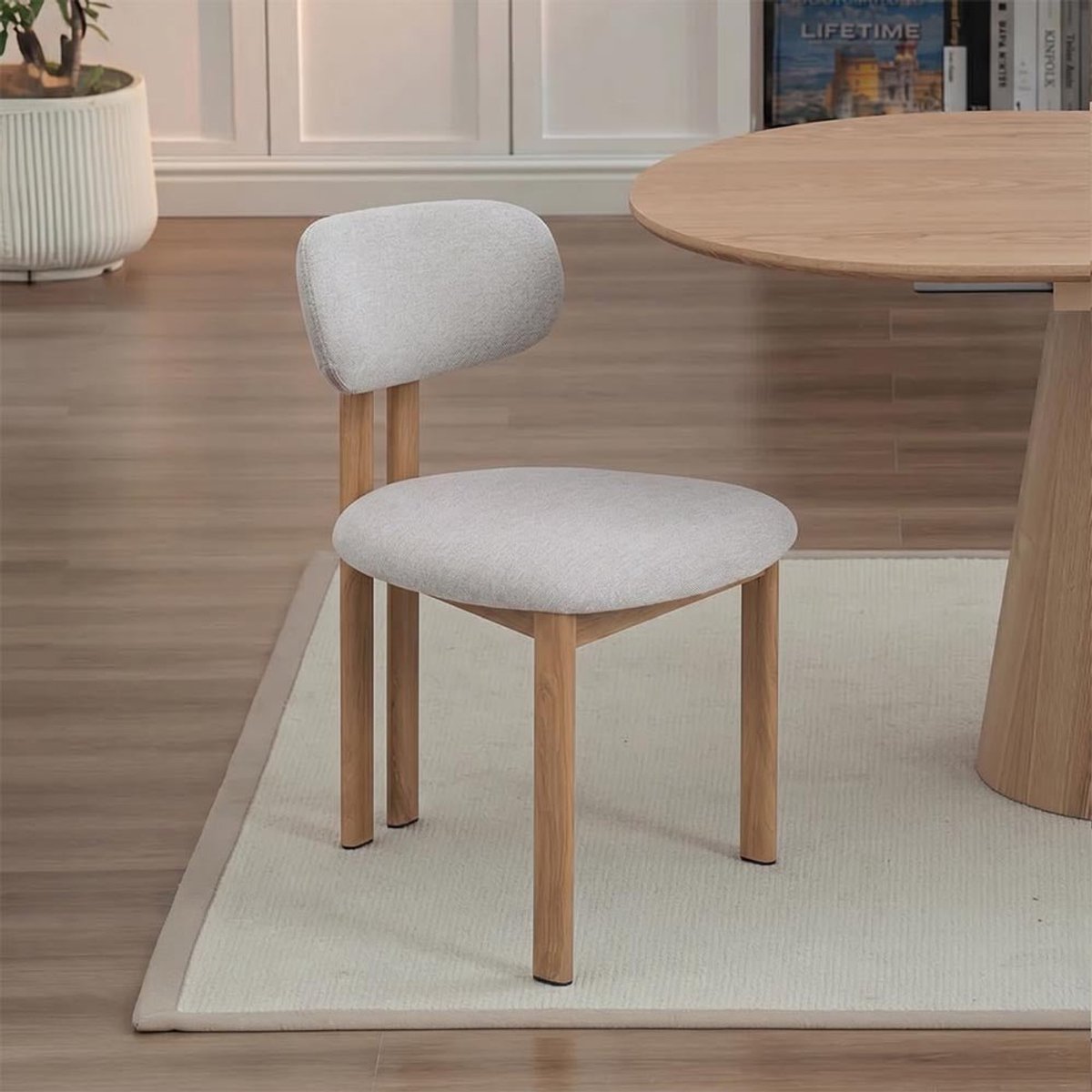 Eetkamerstoel Japandi Noor Beige met eik onderstel Mahom