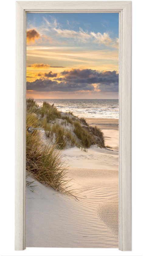 Deurposter 75x205 cm - Deursticker Strand - Duin - Gras - Zonsondergang - Zee - Meubelfolie zelfklevend - Deurfolie woonkamer - Interieurfolie fotobehang - Deur plakfolie - Deurstickers - Deurbehang sticker - Kamer decoratie