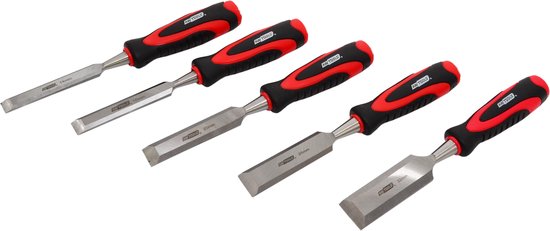 Vijf beitels met rode en zwarte kunststof handgrepen, met maten 14, 16, 20, 25 en 32 mm.