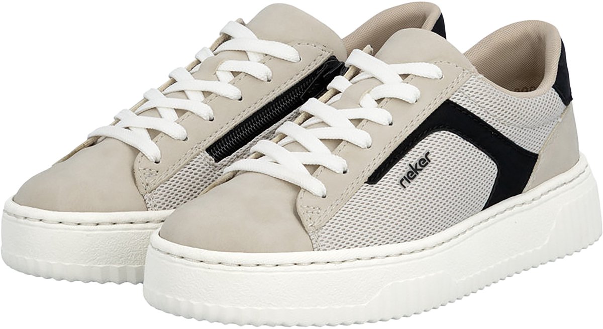 Sneakers met veters