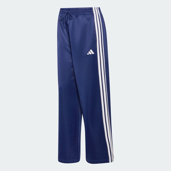 Donkerblauwe trainingsbroek met witte strepen op de zijkanten en een Adidas logo.