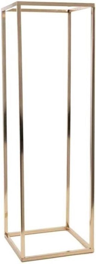 Hoge, gouden metalen zuil met een open, vierkant frame