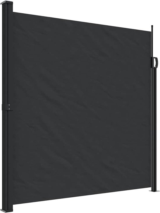 Uittrekbaar windscherm van 200x500 cm in antracietgrijs met een subtiele textuur, gemonteerd tussen twee zwarte palen.
