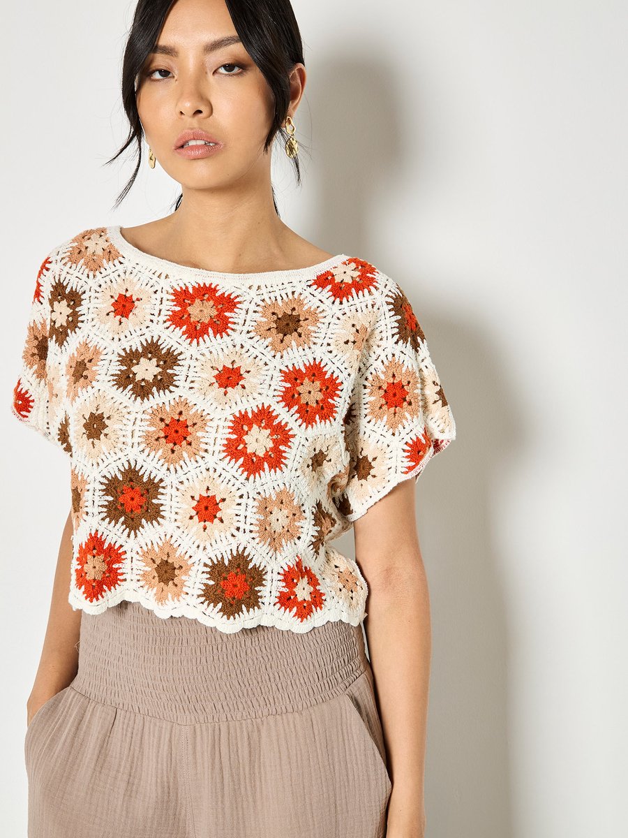 Gehaakte top met zeshoekige bloemen