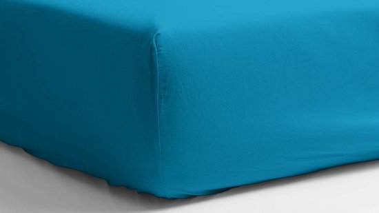 Drap-housse turquoise avec élastique au coin.