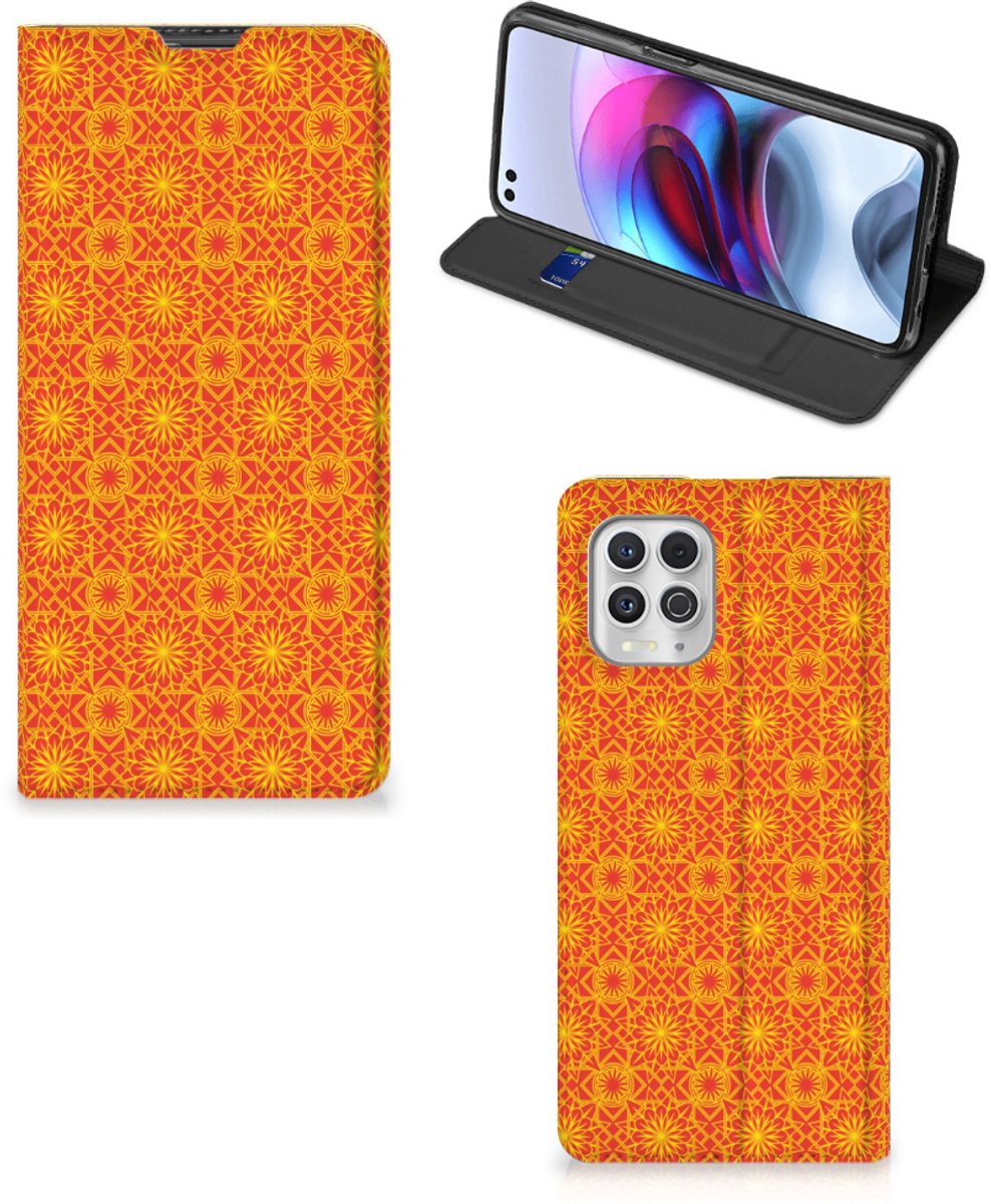 Motorola Moto G100 Hoesje met Magneet Batik Oranje