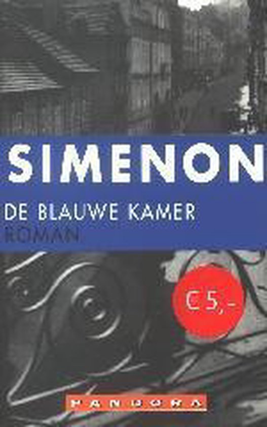 Couverture de livre avec le titre 'De Blauwe Kamer' de SIMENON. Roman. Étiquette de prix ronde rouge avec '€ 5,-'.