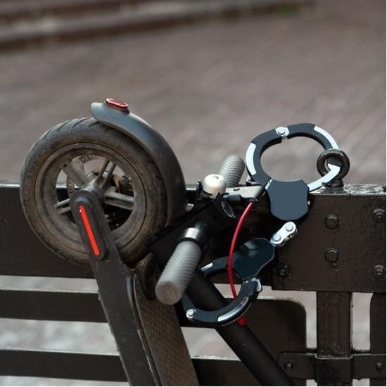 thumbnail: Mezelon E-scooter Slot - 100cm Kabel | 13.5mm Dikte | 3 Sleutels | Voor Scooters & Fietsen