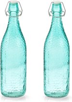 2x Glazen flessen aqua blauw met beugeldop 1000 ml - Zeller - Keukenbenodigdheden - Woondecoratie - Tafel dekken - Koude dranken serveren/bewaren - Olie/azijn flessen - Decoratie flessen