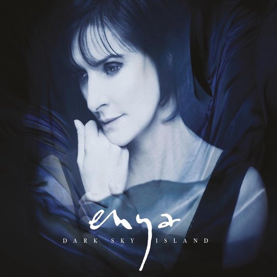 Albumhoes van Enya met de tekst 'enya DARK SKY ISLAND' in witte letters.