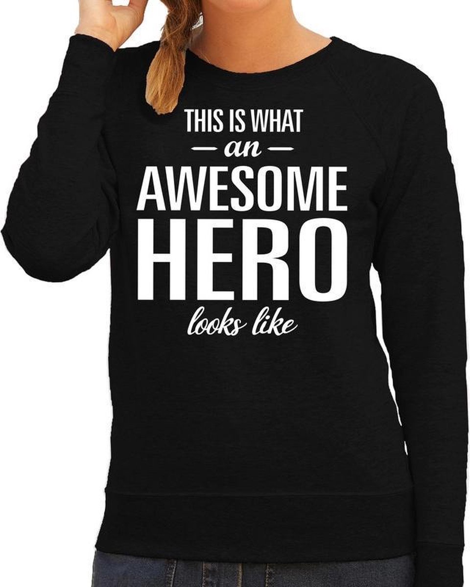 Afbeelding van product Bellatio Decorations  Awesome hero/ held cadeau sweater / trui zwart met witte letters voor dames - zorgpersoneel sweaters / waardering truien S  - maat S
