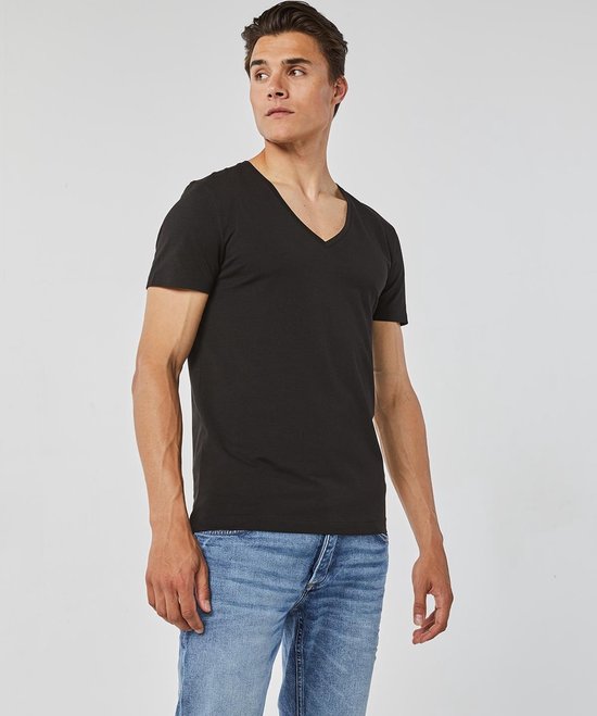 | WE Fashion Heren 'deep' V neck T shirt van HEREN DEEP ROUND NECK T SHIRT | 78835085 WE Fashion