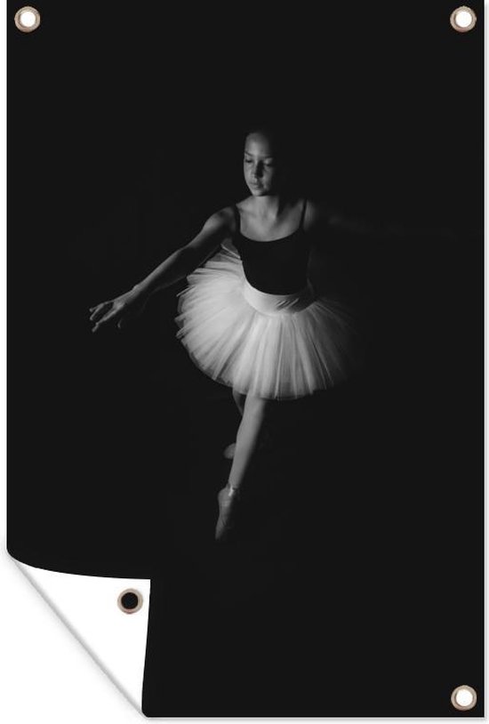 Muurdecoratie Jonge ballerina op een zwarte achtergrond - zwart wit - 120x180 cm - Tuinposter - Tuindoek - Buitenposter