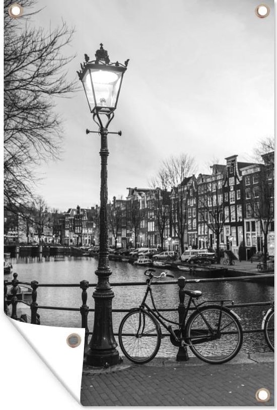 Tuindecoratie Amsterdam in de schemering - zwart wit - 40x60 cm - Tuinposter - Tuindoek - Buitenposter