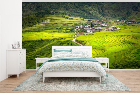 Behang - Fotobehang Landschap met rijstvelden in Bhutan - Breedte 430 cm x  hoogte 240 cm | bol.com
