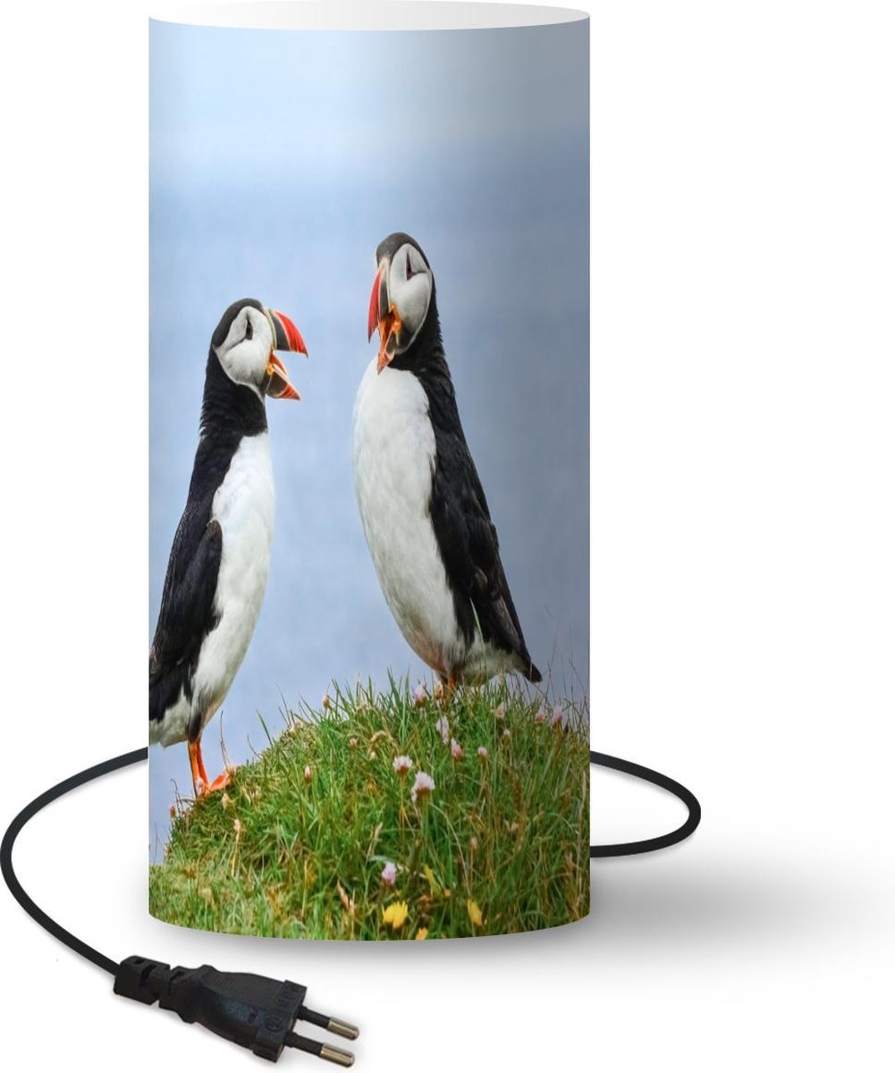 Lamp - Nachtlampje - Tafellamp slaapkamer - Twee papegaaiduikers in gesprek - 33 cm hoog - Ø15.9 cm - Inclusief LED lamp