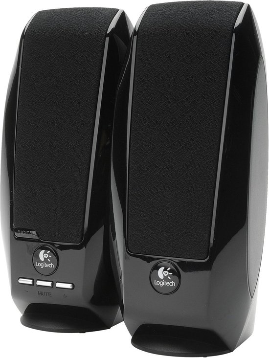 Close-up van twee zwarte Logitech speakers, rechter met "DIGITAL" logo en bedieningsknoppen.