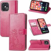 Voor iPhone 13 Pro Klavertje vier Sluiting Reliëf Gesp Mobiele Telefoon Bescherming Lederen Case met Lanyard & Card Slot & Portemonnee & Beugel Functie (Magenta)