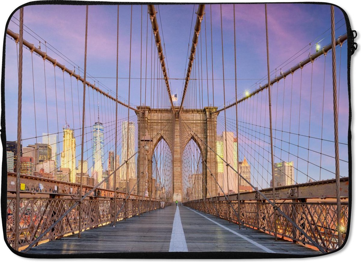 Laptophoes 13 inch - New York - Zonsondergang - Brooklyn Bridge - Laptop sleeve - Binnenmaat 32x22,5 cm - Zwarte achterkant
