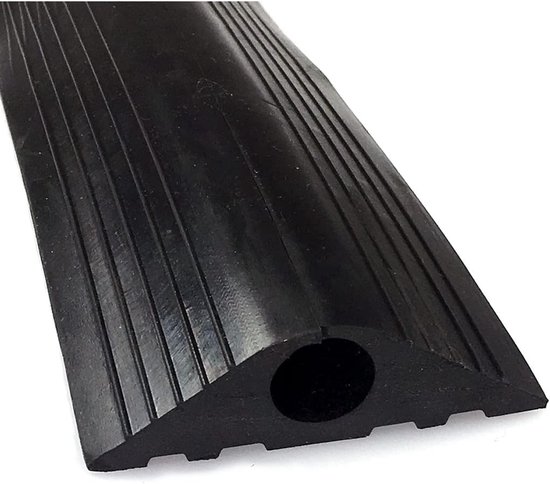 Zwarte Industri le Rubberen Kabelgoot Voor Vloer 20mm Gat 3 Meter zwarte-industri-le-rubberen-kabelgoot-voor-vloer-20mm-gat-3-meter