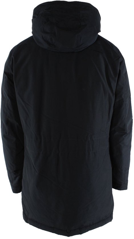 Zwarte Woolrich jas met capuchon, van achteren gezien. Lange jas met rechte pasvorm en twee steekzakken.
