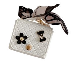 Wit hoesje voor oordopjes dames met strik en decoratieve details geschikt voor AirPods 4 kunstleer hardcase met ring en lint