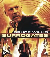 Bruce Willis in Surrogates, met op de achtergrond futuristische gebouwen en een tunnel.