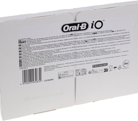 Verpakking van 8 Oral-B iO Ultimate Clean opzetborstels. De verpakking is bruin met blauwe tekst en een afbeelding van een opzetborstel.
