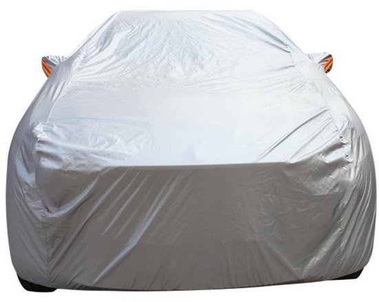 Zilveren autohoes, bedekt een auto, met oranje accenten zichtbaar bij de spiegels.