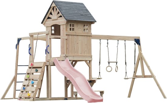 Aire de jeux en bois avec maisonnette, toboggan rose, balançoires et mur d'escalade, isolée.